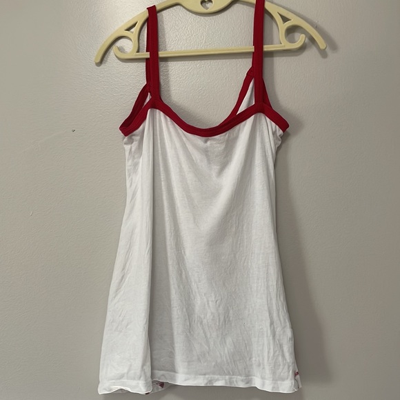 White tank top with red anchors. Size medium - Picture 3 of 5